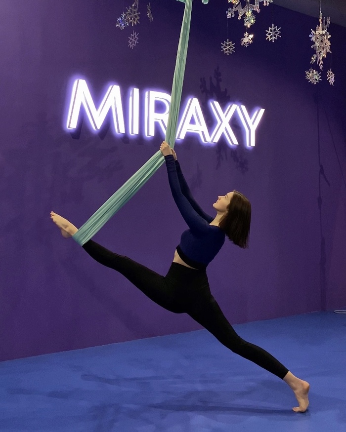 Растяжка в гамаках, аэройога, аэрофитнес, растяжка на полотнах — MIRAXY